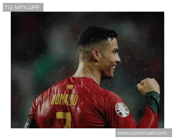 球迷感动跪地拥抱足球明星展现无尽热爱与崇拜之情